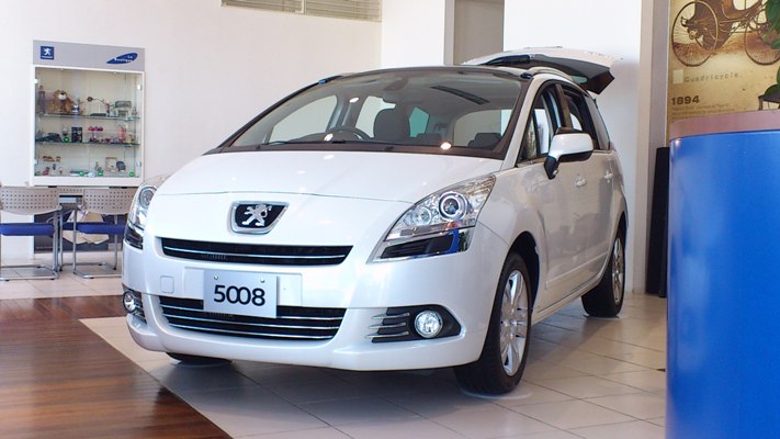 PEUGEOT　5008！！