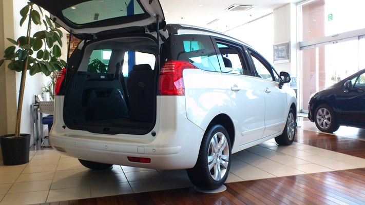 PEUGEOT　5008！！