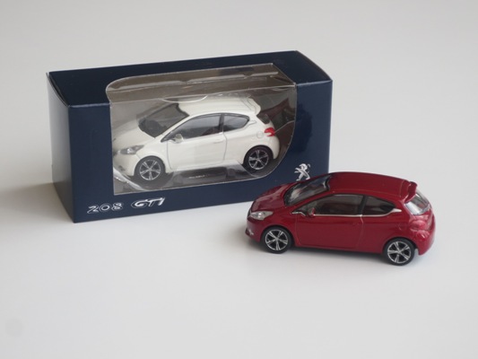 ミニカー入荷しました☆