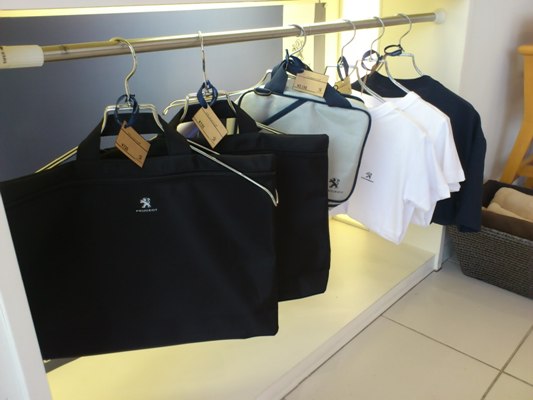 グッズコーナー模様替え！