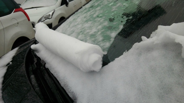 また雪が降って