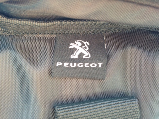 背中にもプジョー