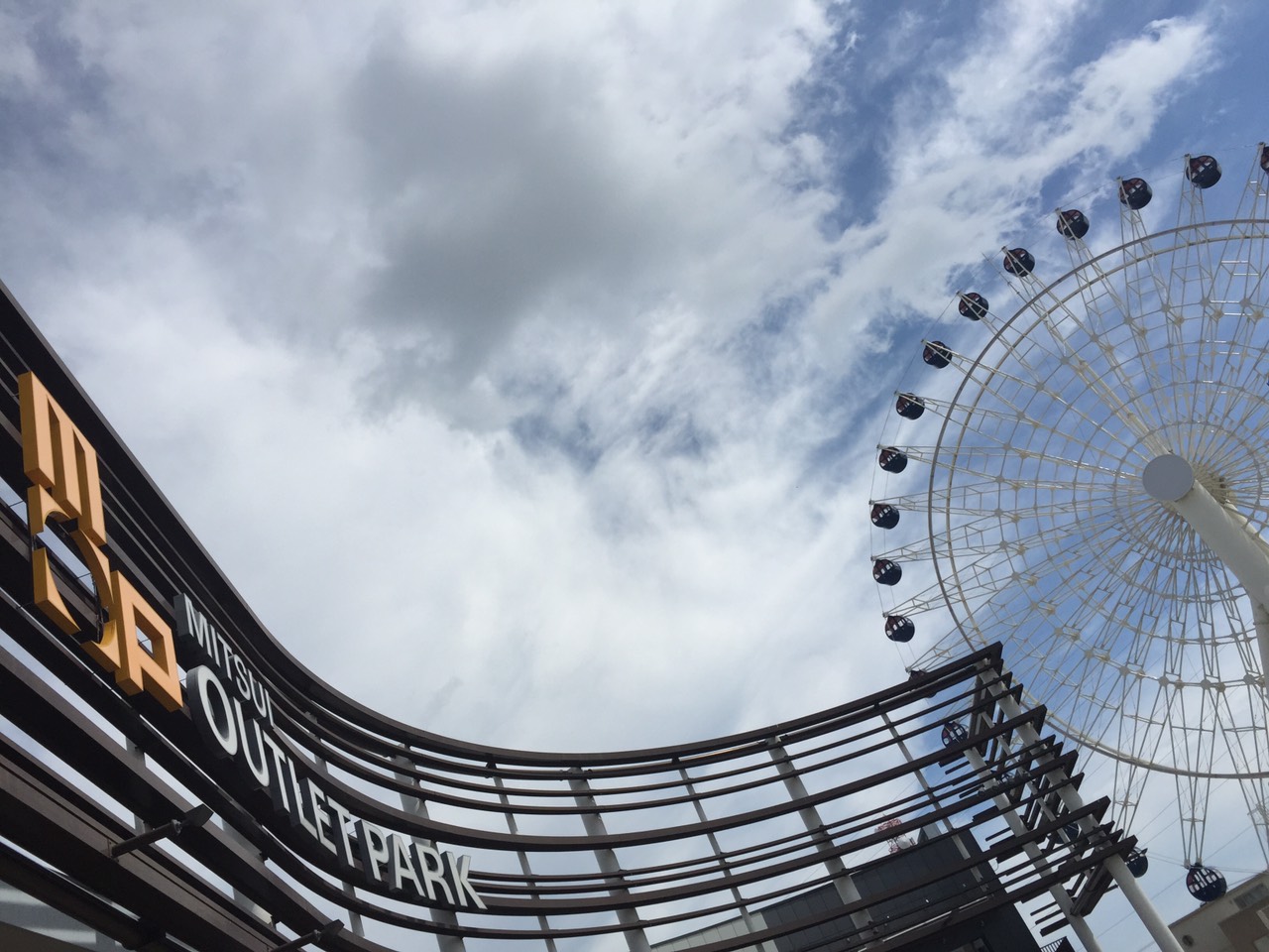 仙台港アウトレットにおります。