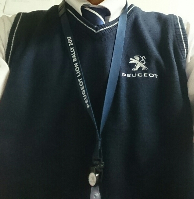 こんな格好のスタッフにはご用心！？