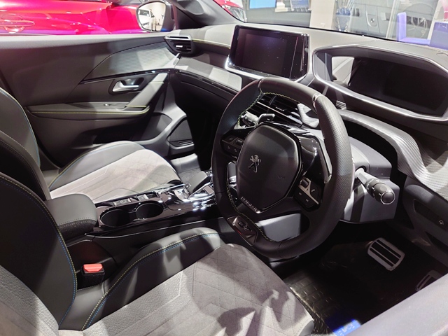 ショールーム展示車両入れ替えました！