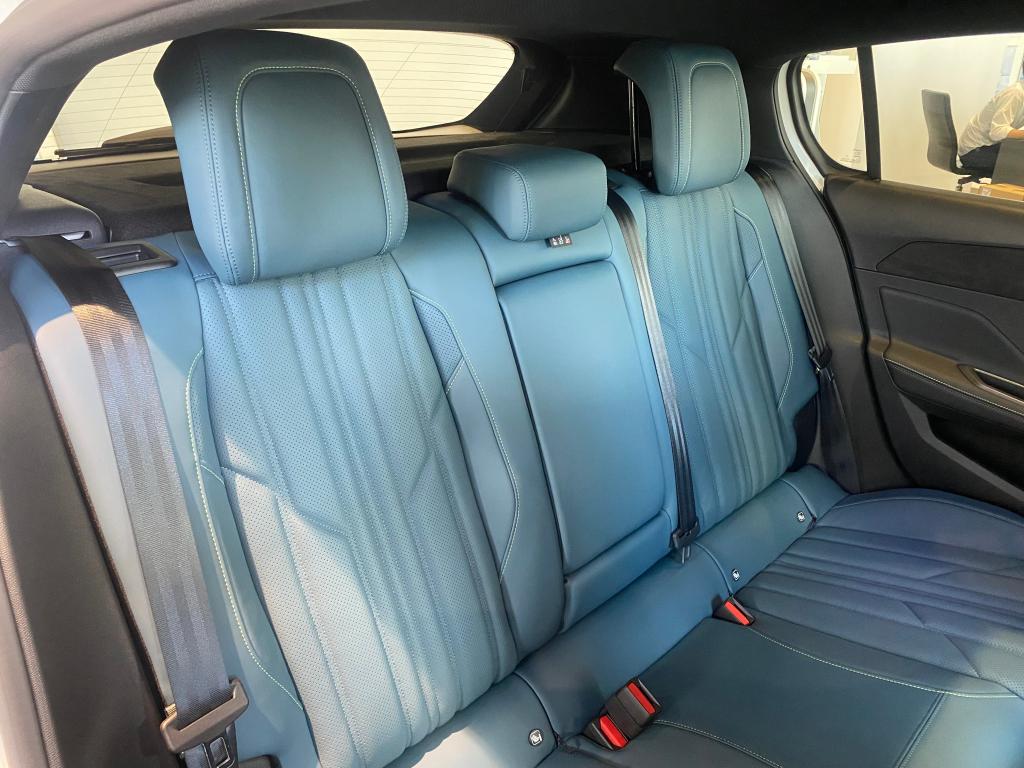 ショールームにて......